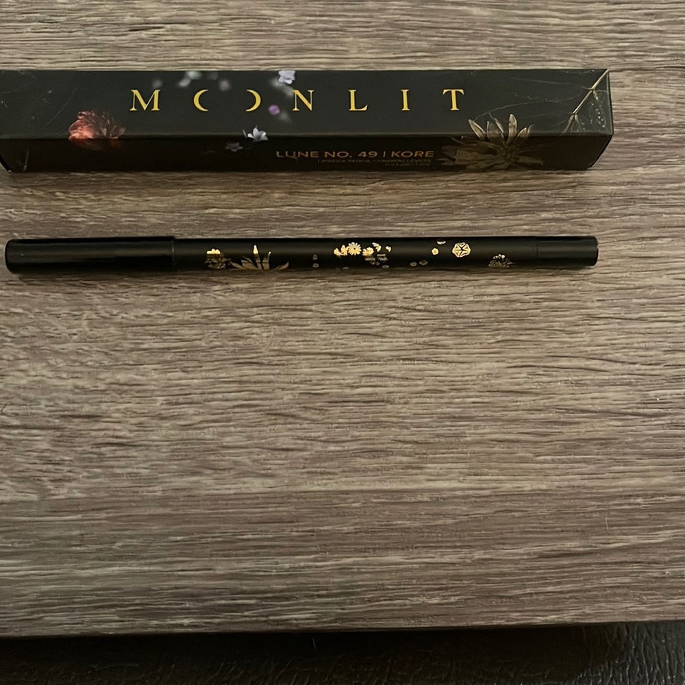 MoonLit Lipstick 💄 Liner